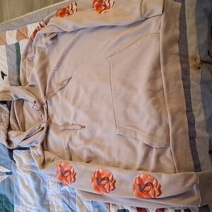 No Boundaries Tan Sweatshirt Cozy and Versatile